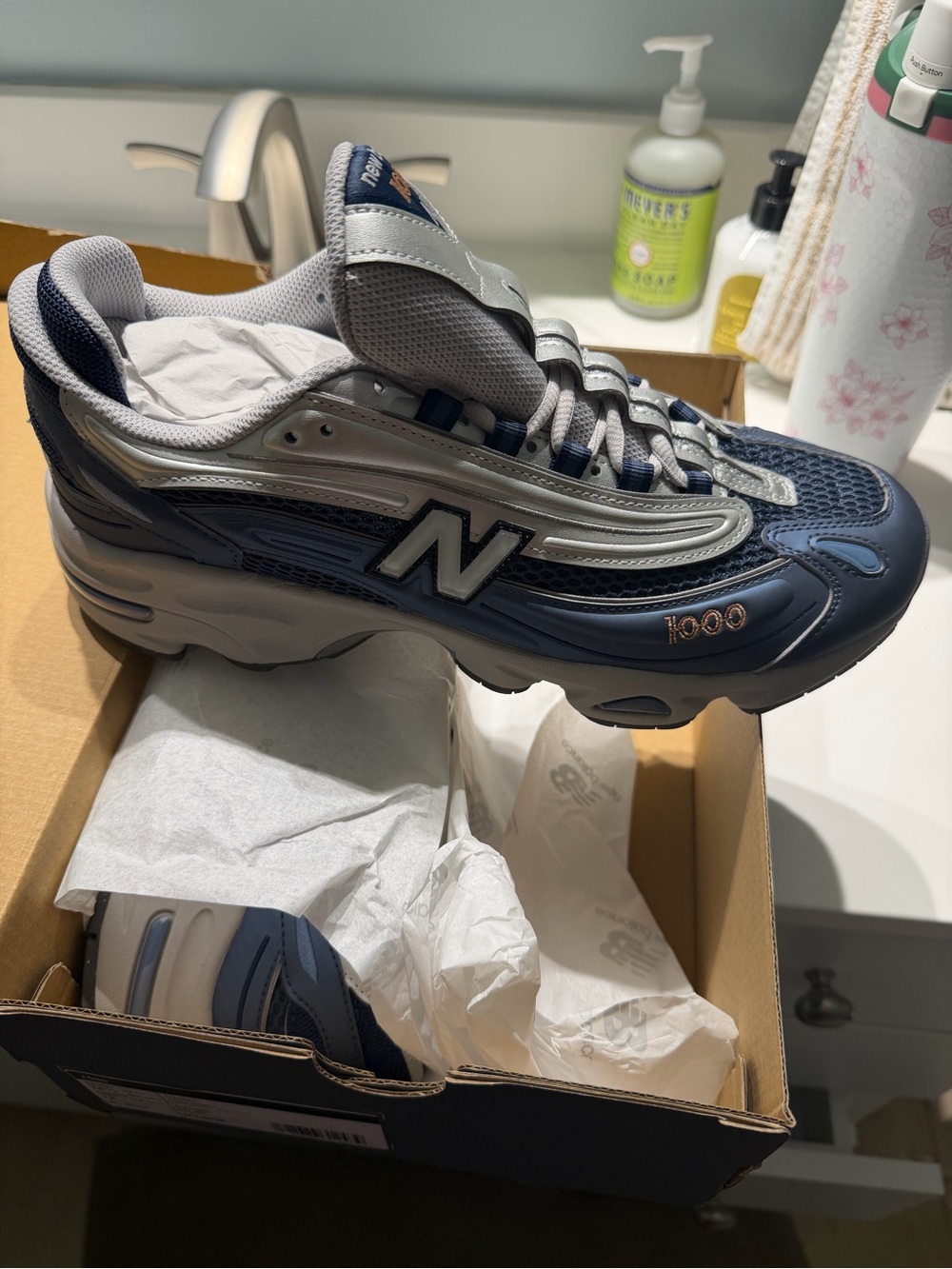 New Balance 1000 Navy and Silver Sneakers 10.5 - Picture 2 of 3
